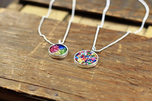 How to make your own resin jewelry via lilblueboo.com