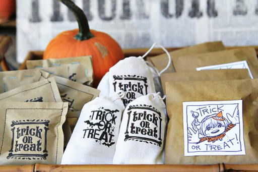 DIY Halloween Treat Bags ideas via lilblueboo.com