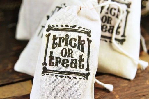 DIY Trick or Treat Bags via lilblueboo.com