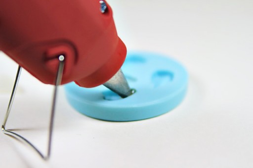 Tips for Using a Glue Gun with silicone molds to make cabochons via lilblueboo.com 