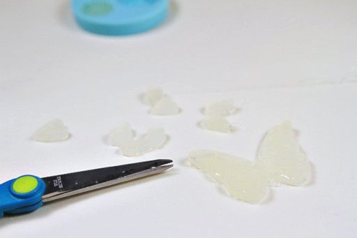 Glue Gun Crafts (cabochons) via lilblueboo.com 