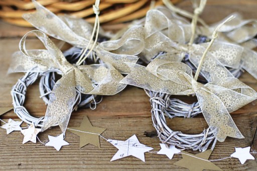 How to make paper garland via lilblueboo.com