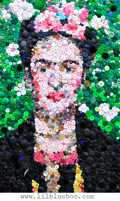 How to make a button collage: Frida Kahlo Button Art Collage via lilblueboo.com (click through to see the HD  time lapse video)
