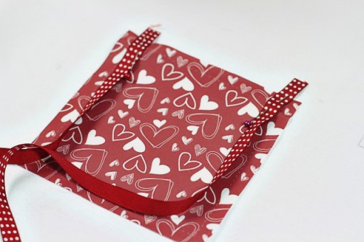 Making a Valentine's Door Pillow (adding ribbon) via lilblueboo.com