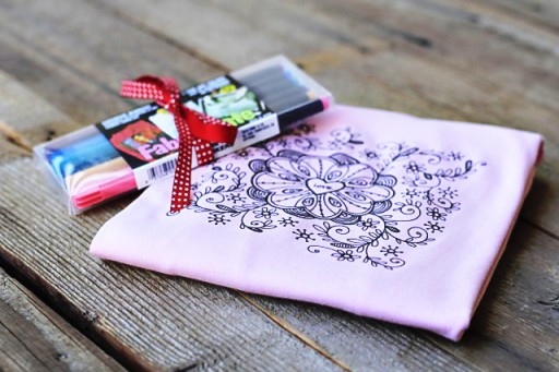 Coloring a T-shirt for a Gift Idea via lilblueboo.com