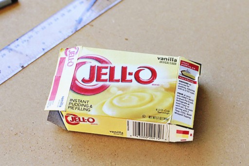 Making a pinhole camera out of this jello box via lilblueboo.com