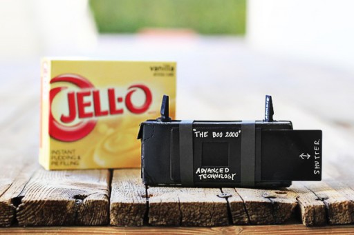 Make a pinhole camera from a box via lilblueboo.com