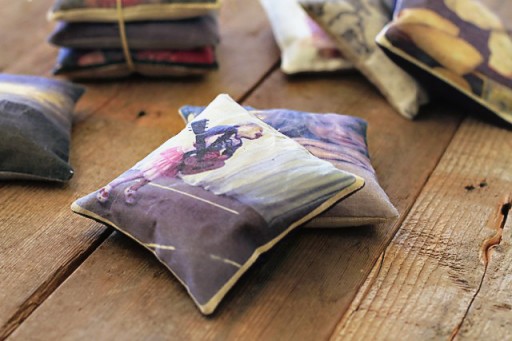 DIY Vintage Photo Pillows via lilblueboo.com