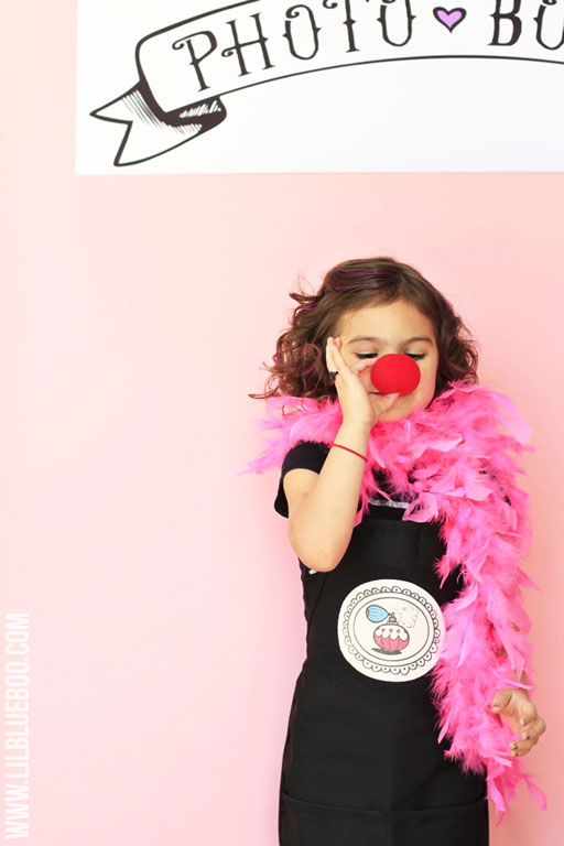 DIY Photo Booth Banner Printable available via lilblueboo.com