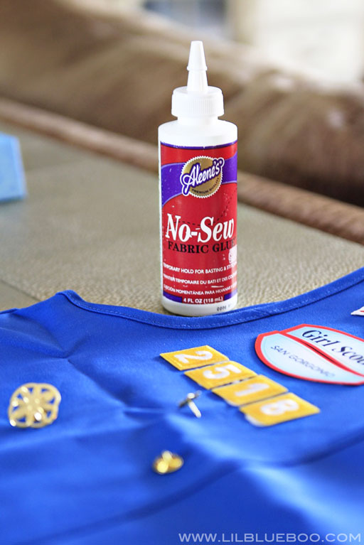 how to easily attach girl scout (or boy scout) patches via lilblueboo.com #diy #girlscouts