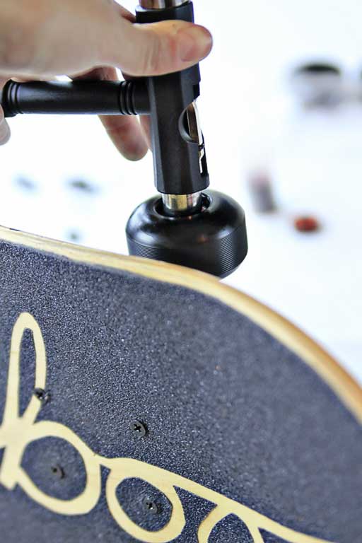 How to get bearings in skateboard wheels via lilblueboo.com #skateboard #diy #gift #handmade 