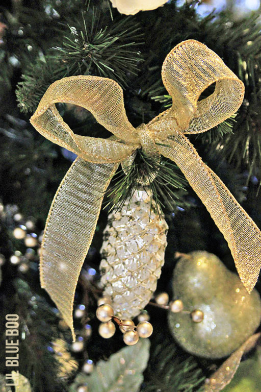 Pine Cones and Gold Bows - Michaels Dream Tree Challenge Reveal #christmas #JustAddMichaels via lilblueboo.com 