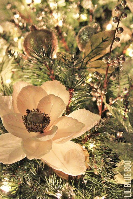 Christmas Tree Ideas - Michaels Dream Tree Challenge Reveal #christmas #JustAddMichaels #dreamtreechallenge via lilblueboo.com  