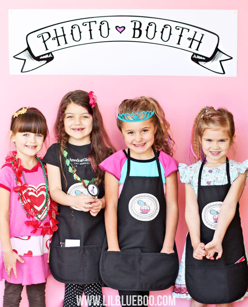 Photo Booth at the Beauty Salon and Doll Party via Ashley Hackshaw / lilblueboo.com