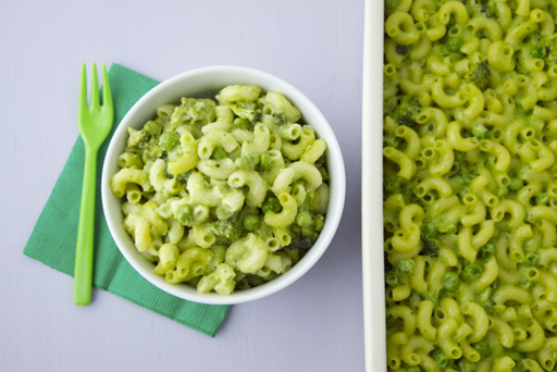 St. Patrick's Day Food Ideas: Green Mac & Cheese by Weelicious via Ashley Hackshaw / lilblueboo.com 