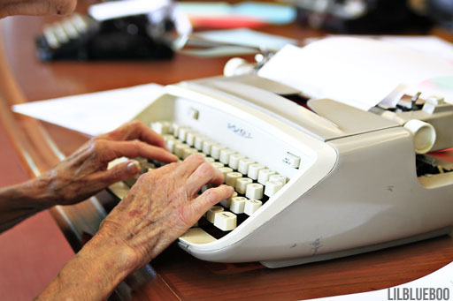 1956 Royal Safari typewriter via Ashley Hackshaw / Lil Blue Boo