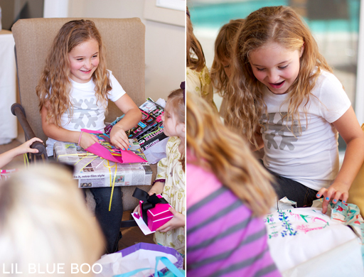 Present time: Frozen Winter Snowflake Birthday Party via Ashley Hackshaw / lilblueboo.com #frozen