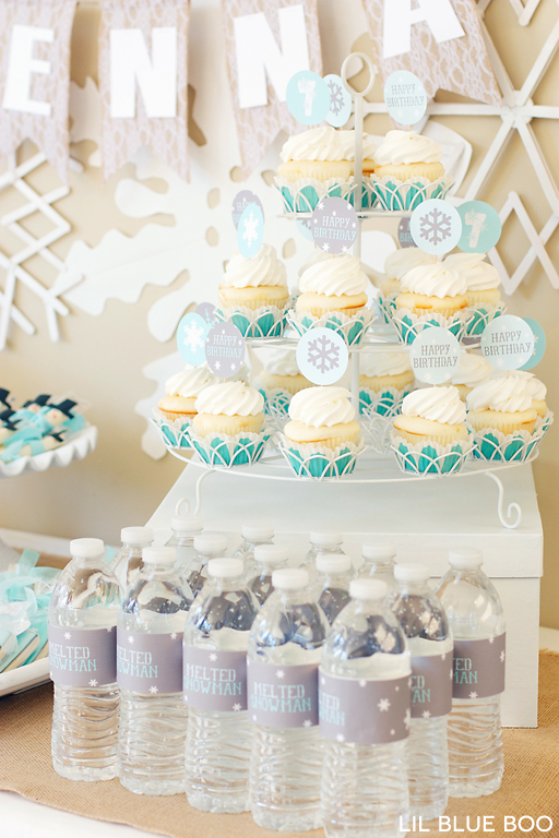 Free Printables for a Frozen Winter Birthday Party via Ashley Hackshaw / lilblueboo.com #frozen