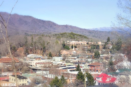 Small Town Life: Moving to the Hemlock Inn in Bryson City, NC via Ashley Hackshaw / Lil Blue Boo