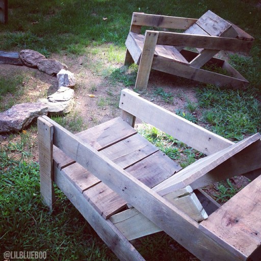 reclaimed wood chairs made out of pallets