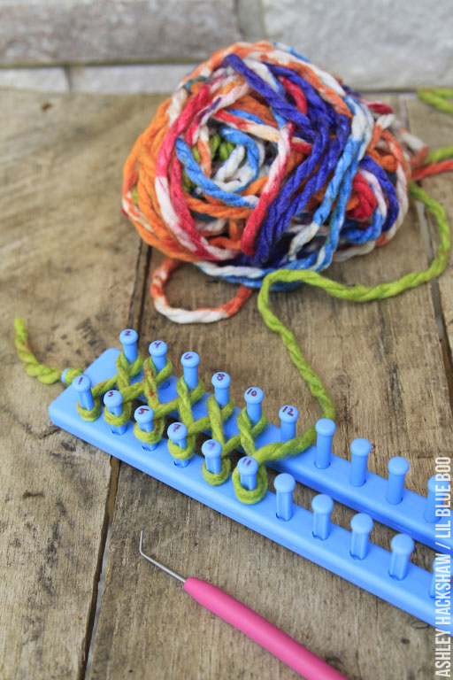 Easy DIY Scarf Using a Loom - Ashley Hackshaw / Lil Blue Boo