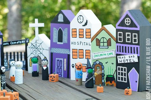 DIY halloween village houses - DIY Halloween Decor