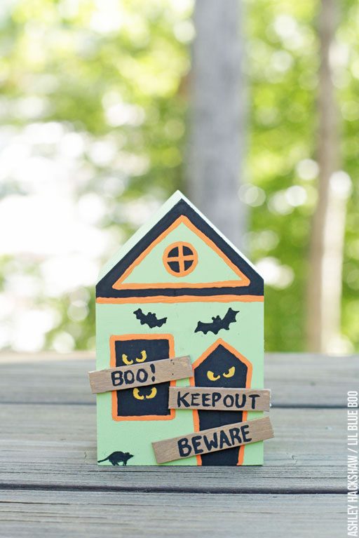 Spooky Town Halloween Village Collection - Abandoned Halloween House