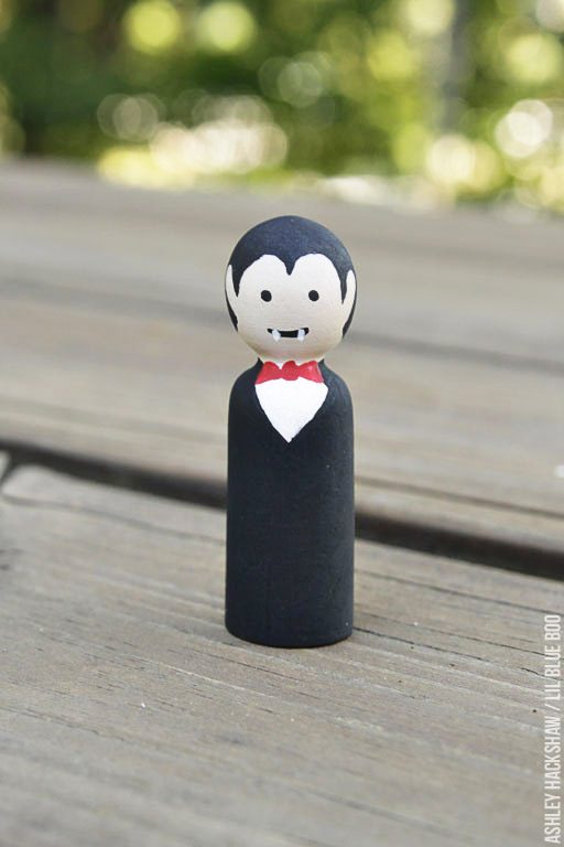 How to paint a vampire peg doll - peg doll tutorial