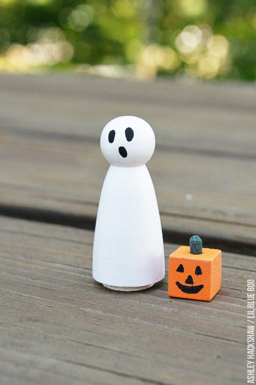 How to paint a Halloween ghost peg doll - peg doll tutorial