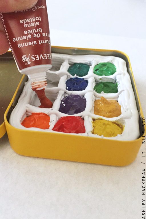 how to make your own watercolor palette using a tin and a glue gun 