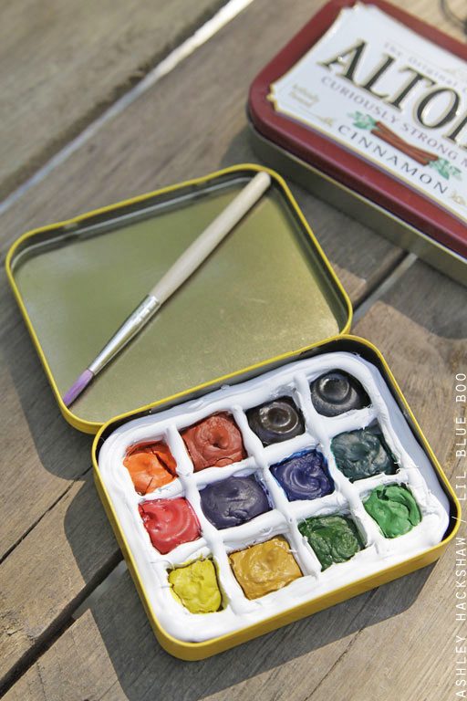 How to make your own DIY mini paint palette