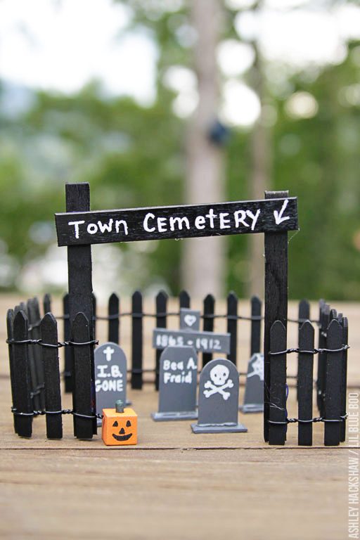 Halloween Decor Ideas - DIY Tombstones and Cemetery 