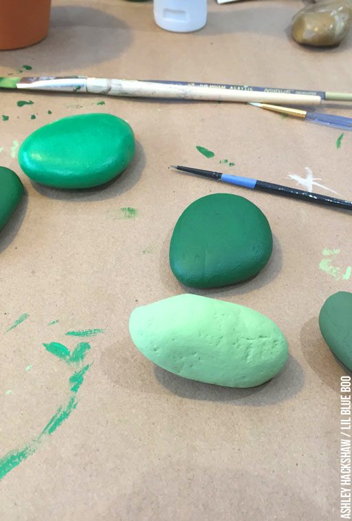  Paint Rock to look like cactus - diy painted rock cactus garden