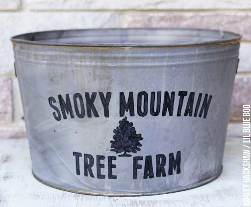 DIY vintage galvanized tub or metal bucket - for under the Christmas tree! 