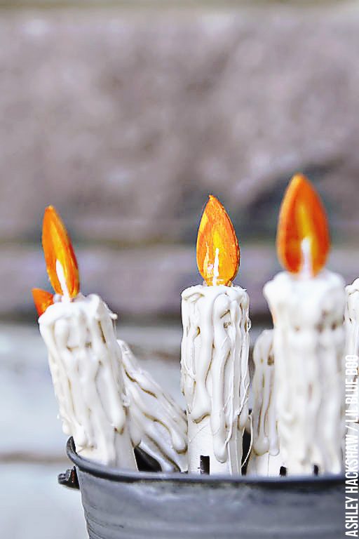 How to make faux dripping candles - fake candelabra candles using clothespins and glue gun 