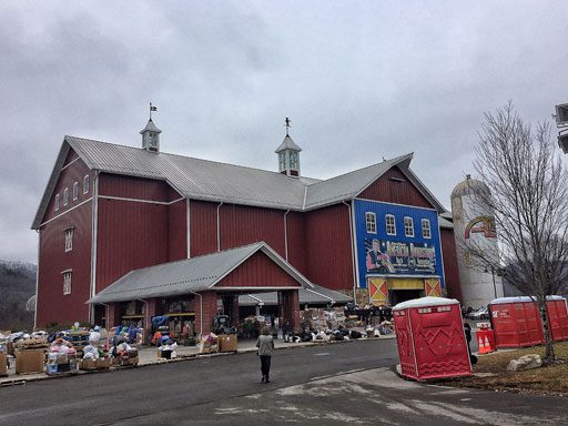 Volunteering in Gatlinburg - the distribution center