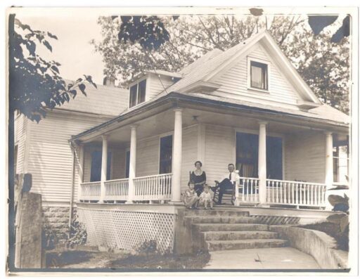 Sixty-One Park c. 1925 - Bryson City Farmhouse airbnb