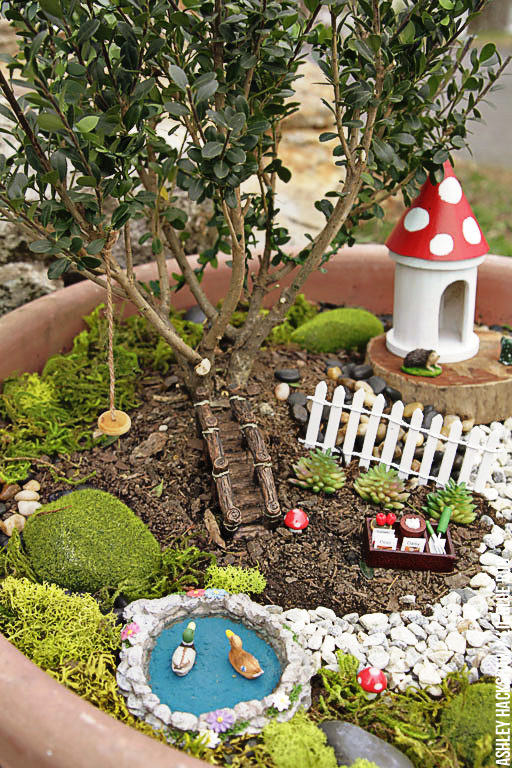 How to make a fairy garden - Landscaping and containers and tiny details 