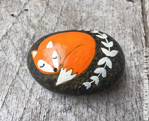 Painted Rock ideas - Fox Rock - Folk Art - Kindness Rocks Project - Painted Rock Ideas #makekindnessrock