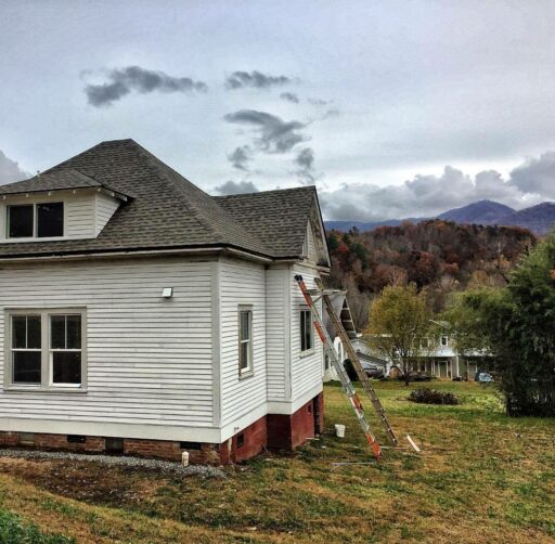 Farmhouse in the smoky mountains - Sixty One Park