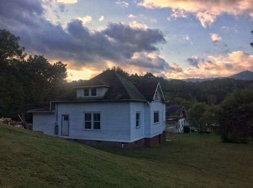 Farmhouse rental in smoky mountains