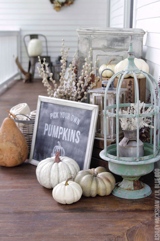 Fall Farmhouse Porch Decor Ideas - DIY Wreath and Pumpkins