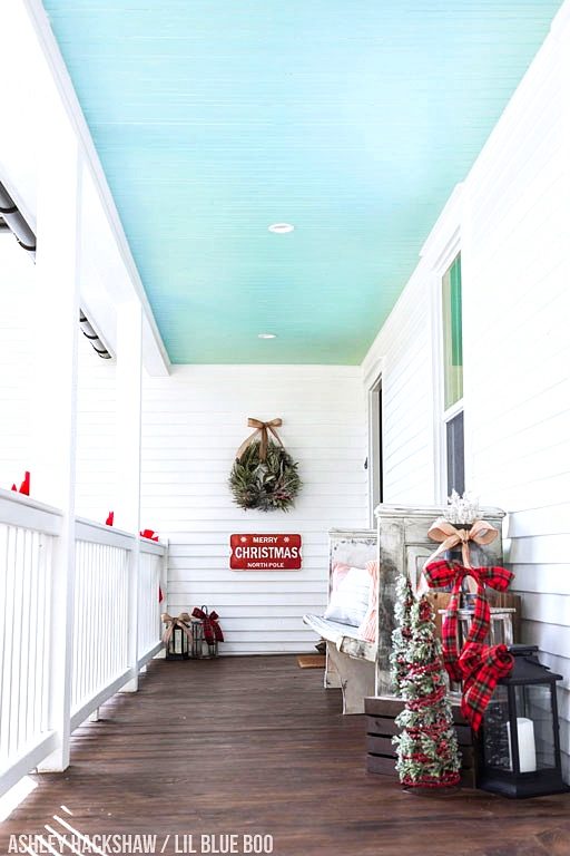 Farmhouse Porch Christmas Decor Ideas - Our Polar Express Airbnb in Bryson City 