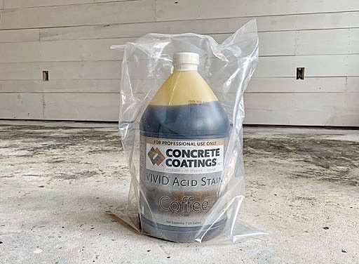 Refinishing the concrete floor - acid stain dark brown